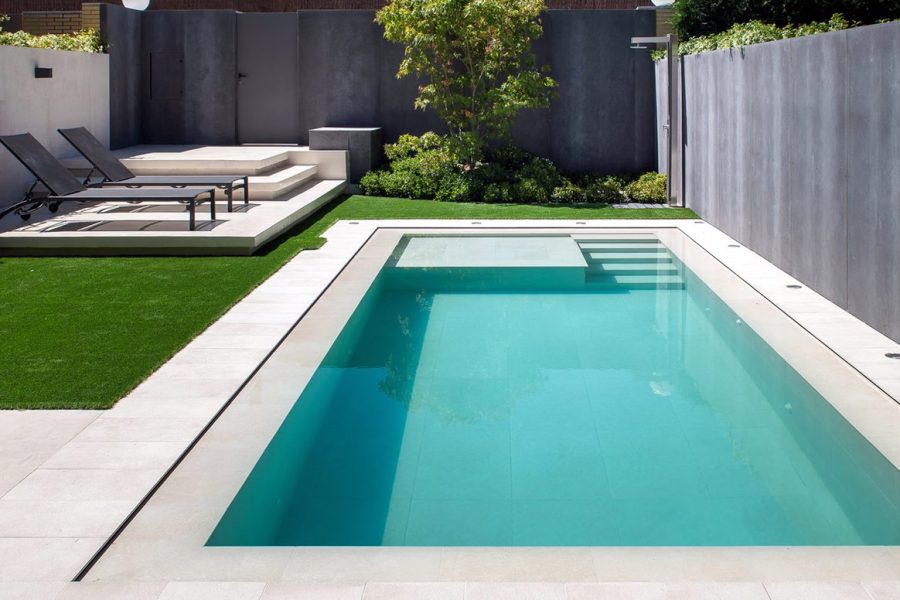 Piscina de obra con hormigón tradicional