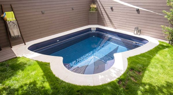 Piscina de fibra modelo Martinica