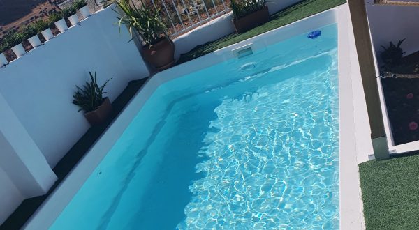 Piscina de poliéster y fibra Dora P