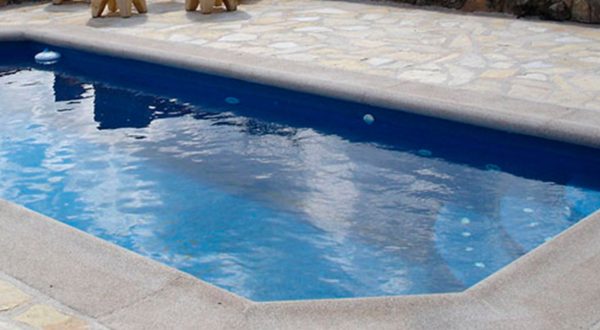 Piscina de poliéster y fibra Ibiza