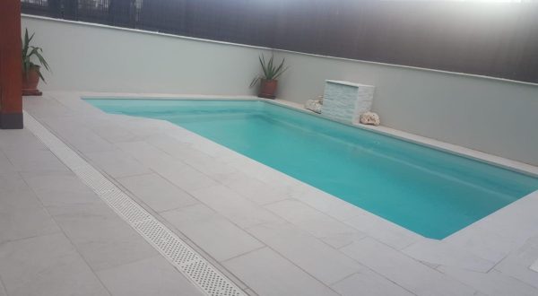 Piscina de poliéster y fibra Bahía