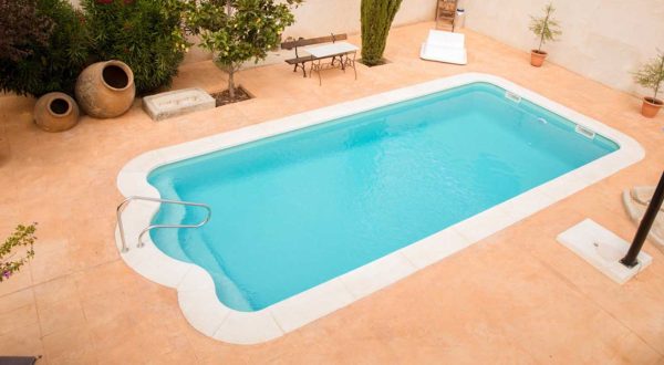 Piscinas de poliéster y fibra Arosa
