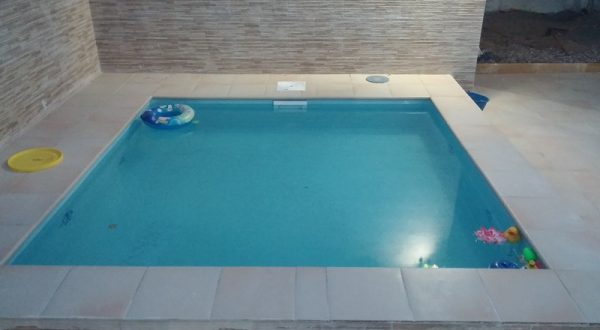 Piscinas de poliéster y fibra: Johana