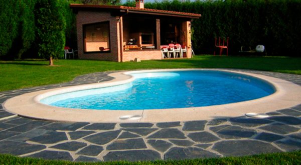 Piscinas de poliéster y fibra Delta